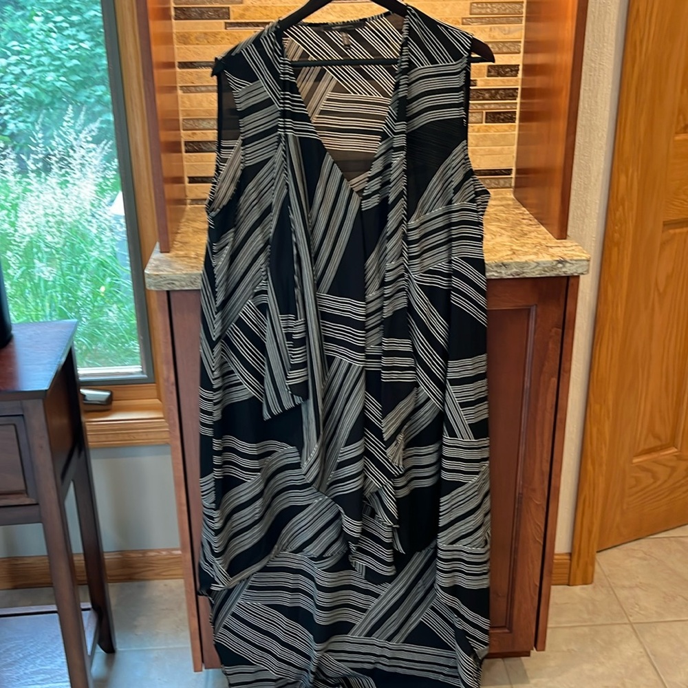 BCBG MAXAZRIA Flowly Geometric High Low